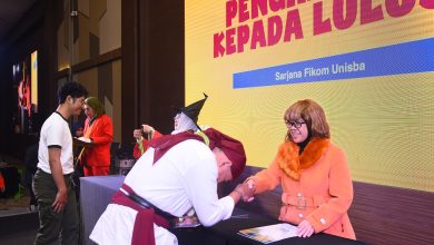 “Wonderland: Wonderful Future in Your Hand,” Fikom Unisba Meriahkan Pelepasan Lulusan Gelombang II