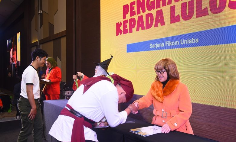 “Wonderland: Wonderful Future in Your Hand,” Fikom Unisba Meriahkan Pelepasan Lulusan Gelombang II