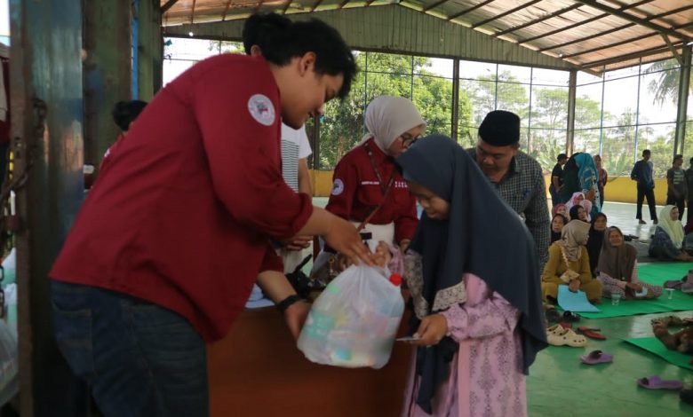 BEM FH UNISBA Hadirkan “Bakti Arunika”: Merangkai Amal, Ilmu, dan Kasih di Desa Sukahaji