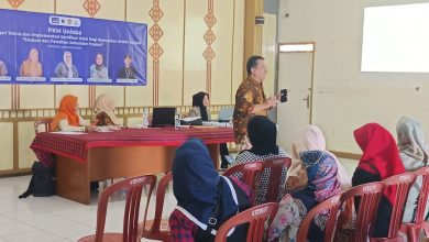 Tim PKM dan LPPM Unisba Dorong UMKM Sarijadi Lewat Bimtek & Sertifikasi Halal