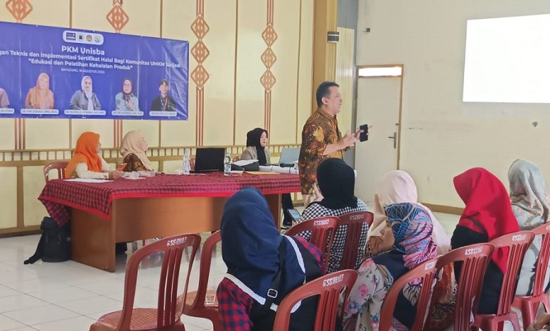 Tim PKM dan LPPM Unisba Dorong UMKM Sarijadi Lewat Bimtek & Sertifikasi Halal