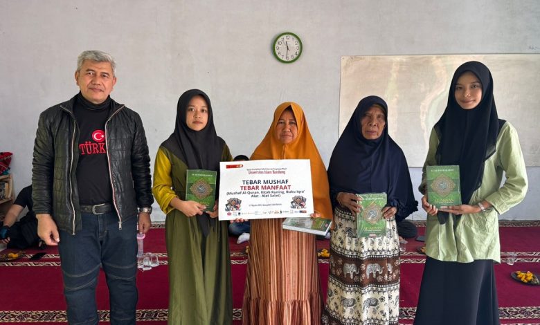 Unisba Tebar 1.300 Mushaf Al-Qur’an ke Pelosok, Sambung Spirit Qurani hingga Pedalaman Banten