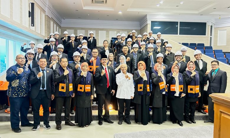 Unisba Lantik 42 Insinyur Baru dari Fakultas Teknik