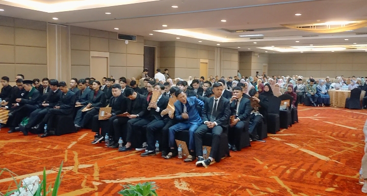 Fakultas Tarbiyah dan Keguruan Unisba Lepas 144 Lulusan dalam Sidang Senat Terbuka