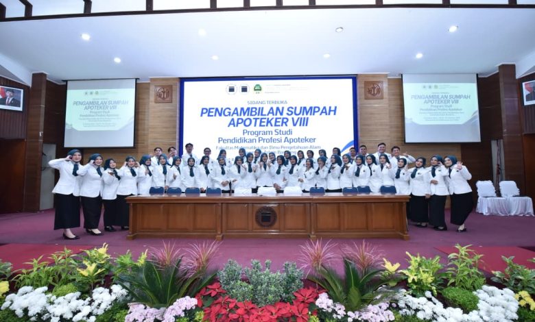43 Apoteker Baru Unisba Resmi Dilantik, Teguhkan Janji Profesi pada Sumpah Apoteker ke-VIII