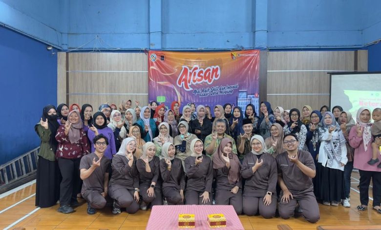 FK Unisba Perkuat Peran Kader Posyandu Desa Nanjung Lewat Program 'ARISAN'