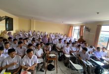 Unisba dan Pesantren Persis 45 Rahayu Kolaborasi Kembangkan Literasi Digital Santri Lewat Pelatihan Menulis Berbasis AI