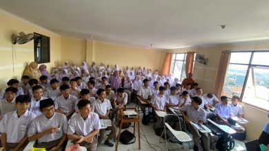 Unisba dan Pesantren Persis 45 Rahayu Kolaborasi Kembangkan Literasi Digital Santri Lewat Pelatihan Menulis Berbasis AI