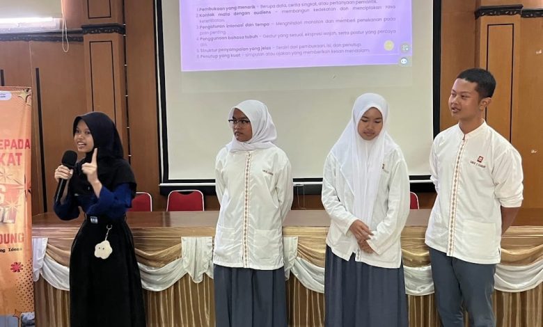 Abdimas Tel-U Bangun Kepercayaan Diri Siswa SMKN 5 Bandung Lewat Seminar “Speak to Lead”