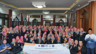 Hibah Kemdiktisaintek Dukung Program PKM Unisba & KPLH: Penanaman Biopori di Desa Cinunuk