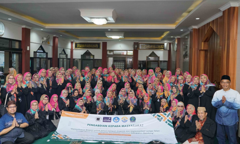 Hibah Kemdiktisaintek Dukung Program PKM Unisba & KPLH: Penanaman Biopori di Desa Cinunuk