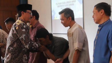Unisba Berangkatkan 16 Dosen dan Tendik untuk Menunaikan Ibadah Umrah