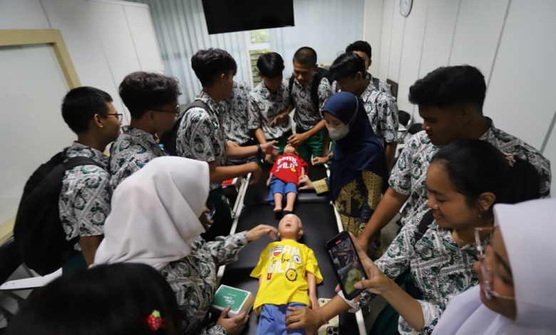 SMA Laboratorium Percontohan UPI Cibiru Sambangi Unisba untuk Studi Kampus