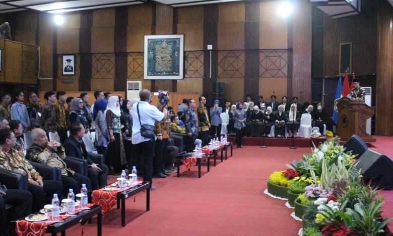 Rektor Unisba Resmi Kukuhkan Pengurus IKA FH 2025–2030, Wamenkum RI Sampaikan Orasi Ilmiah