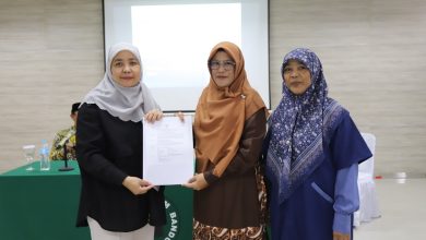 Unisba Serahkan SK Lektor Kepala dan Guru Besar kepada 12 Dosen