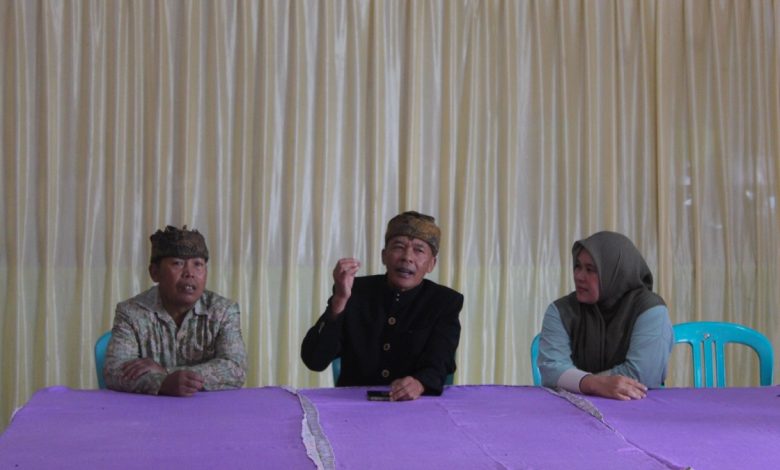 Fakultas Syariah Universitas Islam Bandung (Unisba) melaksanakan program Pengabdian kepada Masyarakat (PKM) di tengah masyarakat Suku Tengger, Desa Ngadas, Kecamatan Sukapura, Probolinggo, yang berada di kawasan wisata Gunung Bromo. Kegiatan bertema “Penguatan Pariwisata Syariah Berbasis Kearifan Lokal Suku Tengger” ini dipimpin oleh Dr. Popon Srisusilawati, S.E.I., M.E.Sy., bersama tim dosen dan mahasiswa.