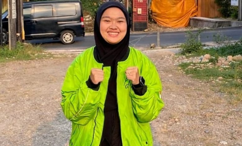 Dari Jaket Ojol ke Ruang Kuliah: Ikhtiar Irna Kurniawati Meraih Asa di Unisba