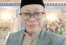 ADA satu fase dalam hidup ketika seseorang mulai berjalan lebih pelan. Bukan semata karena tenaga berkurang tetapi karena hati mulai memilih. Dulu, kita berlari mengejar banyak hal sekaligus. Kini, kita berhenti sejenak dan bertanya dengan lebih jujur: mana yang benar-benar perlu, dan mana yang hanya menghabiskan umur.