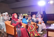 Fikom Unisba Lepas 108 Lulusan pada Gelombang I 2025/2026, Tema “Bunga Bersemi” Simbol Kesiapan Mengabdi