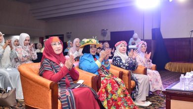 Fikom Unisba Lepas 108 Lulusan pada Gelombang I 2025/2026, Tema “Bunga Bersemi” Simbol Kesiapan Mengabdi