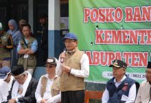 Menag Kucurkan Rp596 Juta untuk Pemulihan Madrasah dan Guru Korban Longsor Cisarua