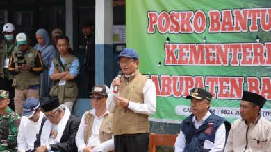 Menag Kucurkan Rp596 Juta untuk Pemulihan Madrasah dan Guru Korban Longsor Cisarua