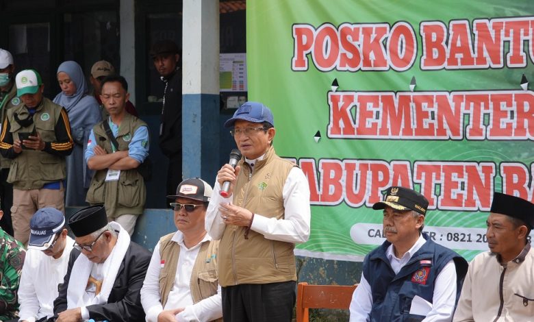 Menag Kucurkan Rp596 Juta untuk Pemulihan Madrasah dan Guru Korban Longsor Cisarua