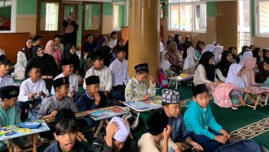 BMU Unisba Libatkan 28 Mahasiswa Penerima Beasiswa Berbagi Edukasi Ramadan dengan Anak-anak SD di Lembang